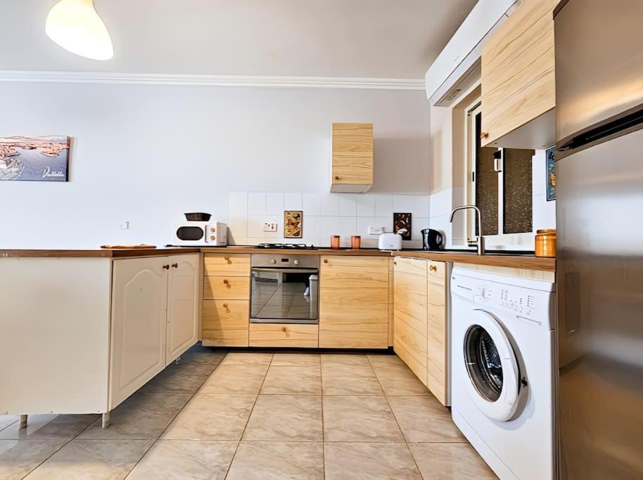 Waveside Apartment St. Paul's Bay Esterno foto