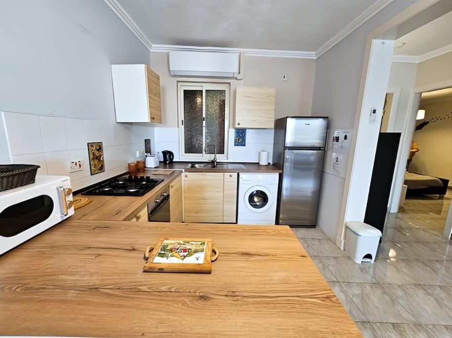 Waveside Apartment St. Paul's Bay Esterno foto